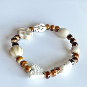 Elegant Beaded Bracelet in Brown and Cream